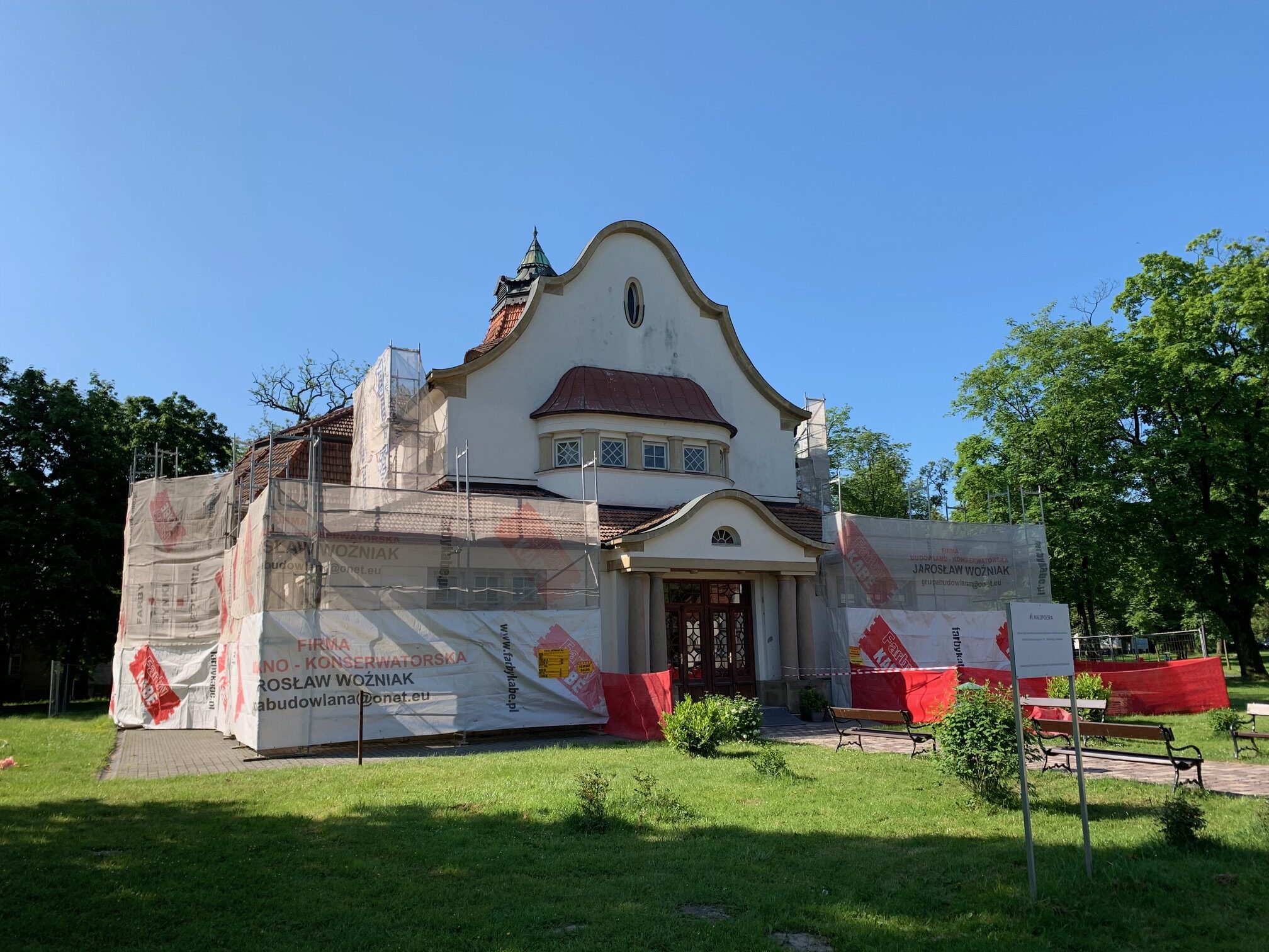 budynek teatru podczas prac remontowych